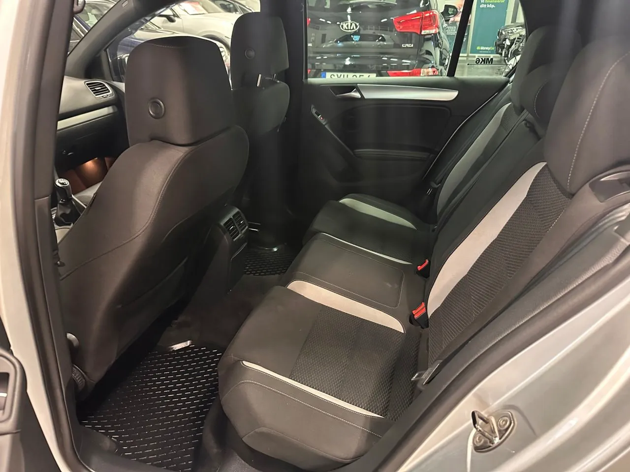 Vehicle image 25