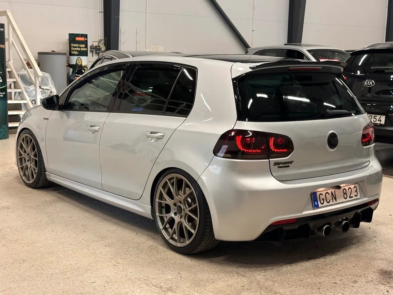 Vehicle image 6