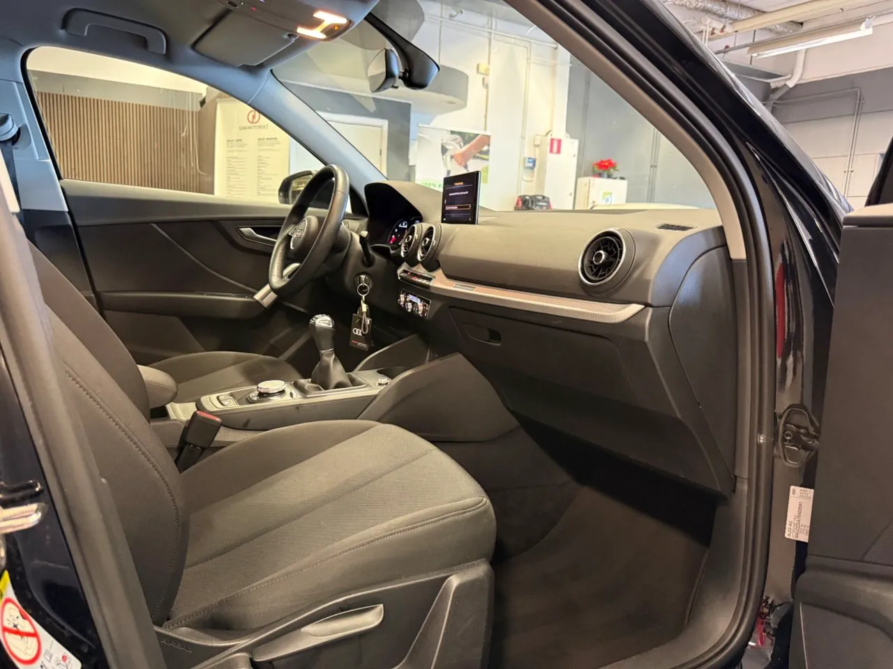 Vehicle image 21