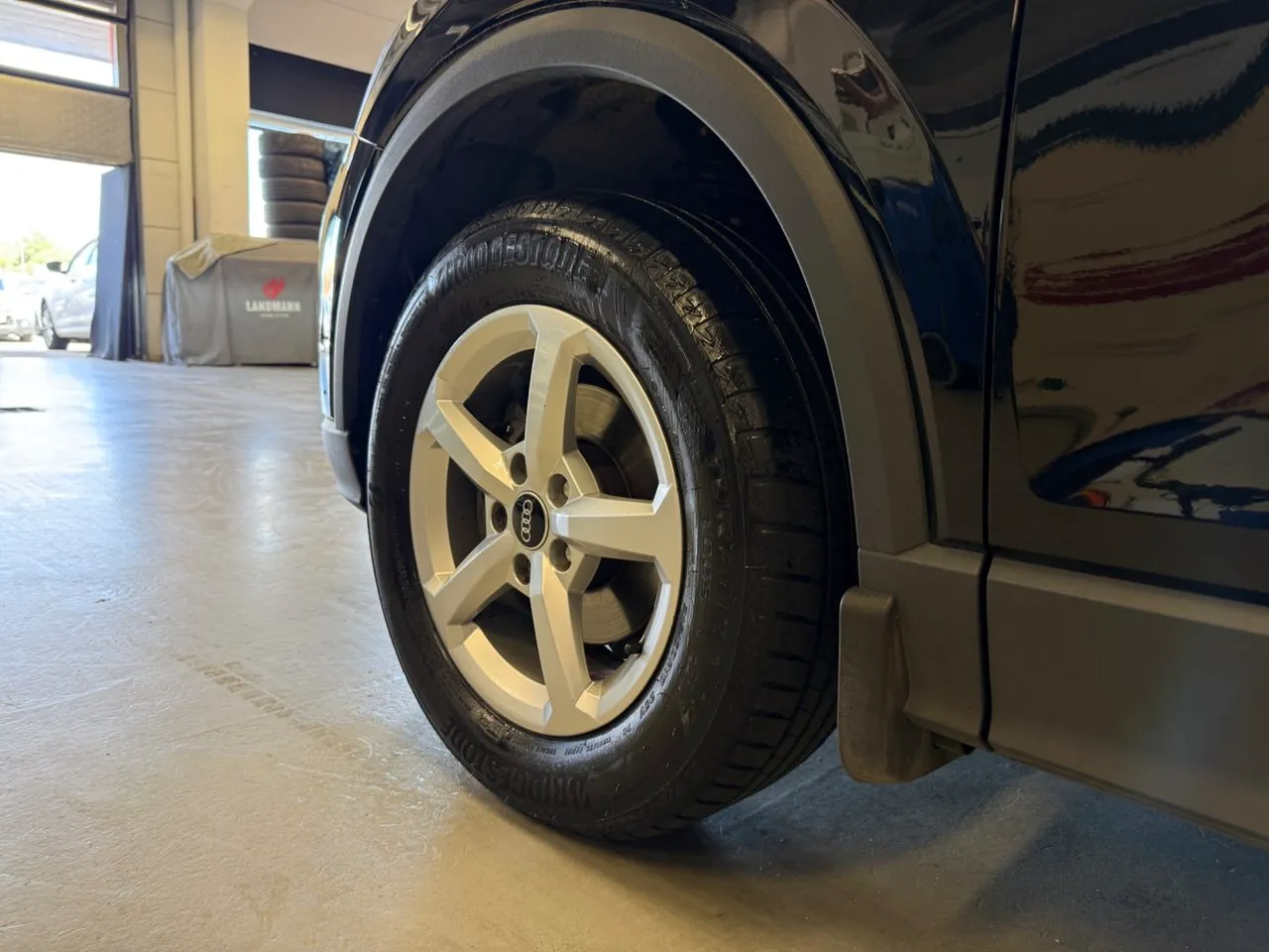 Vehicle image 7
