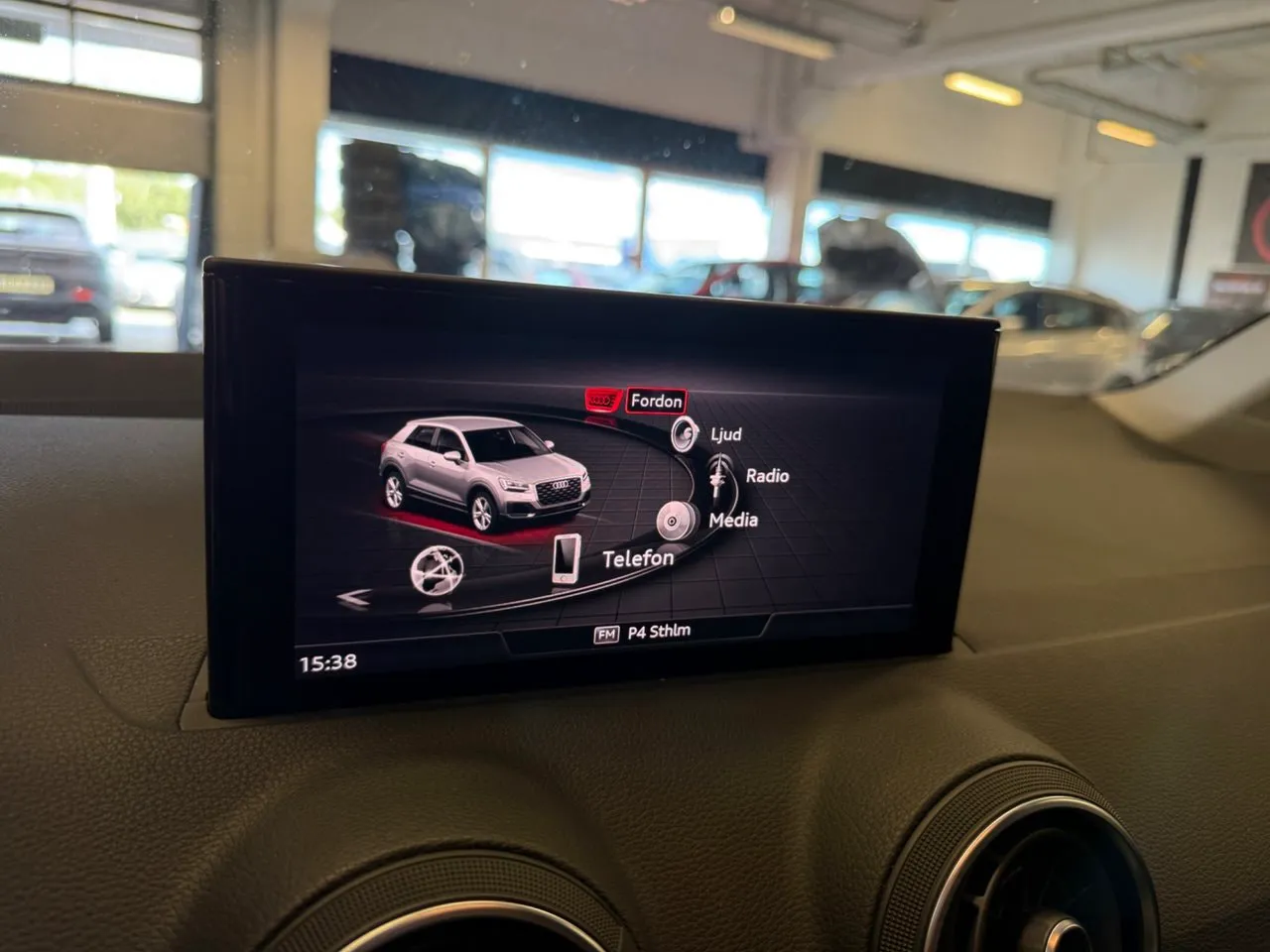 Vehicle image 18