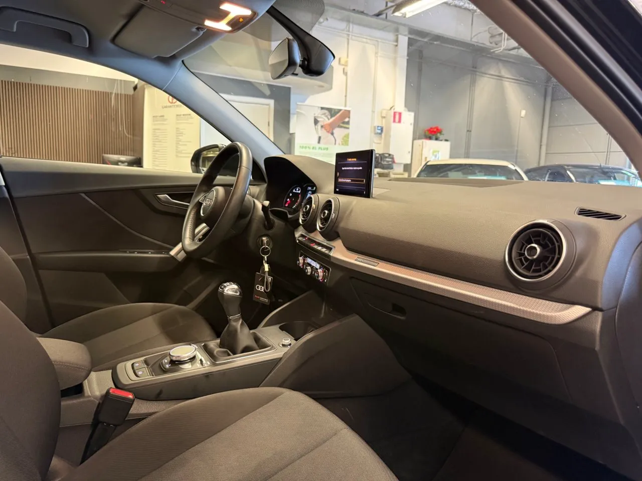 Vehicle image 16