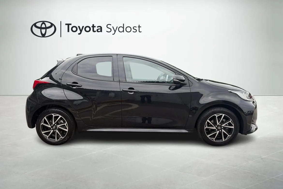 Vehicle image 7