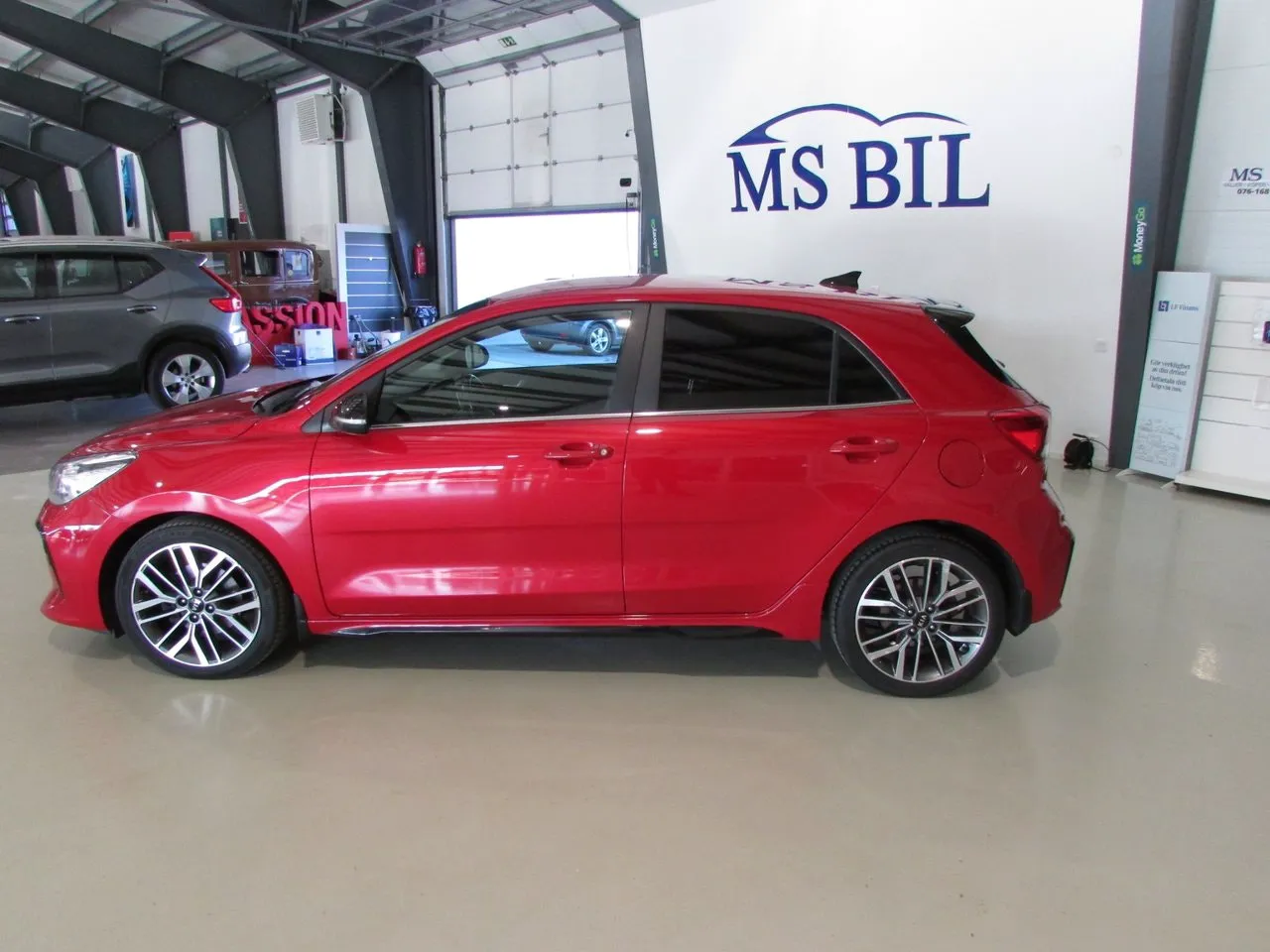 Vehicle image 7