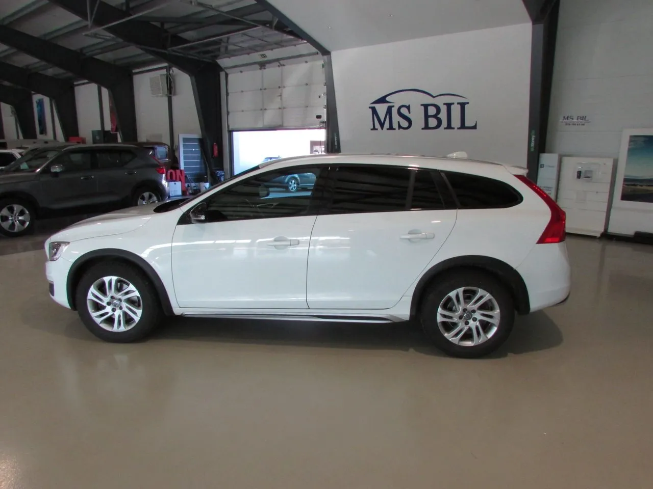 Vehicle image 7