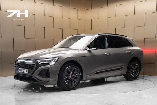 Audi Q8 e-tron 55 e-tron quattro S line / Luftfjädring / HuD / Drag - 2024