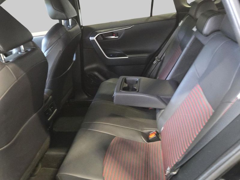 Toyota RAV4 bild 10