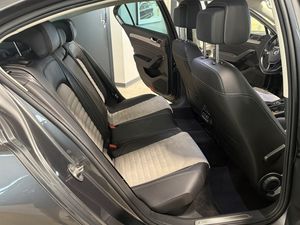 Volkswagen Passat bild 7