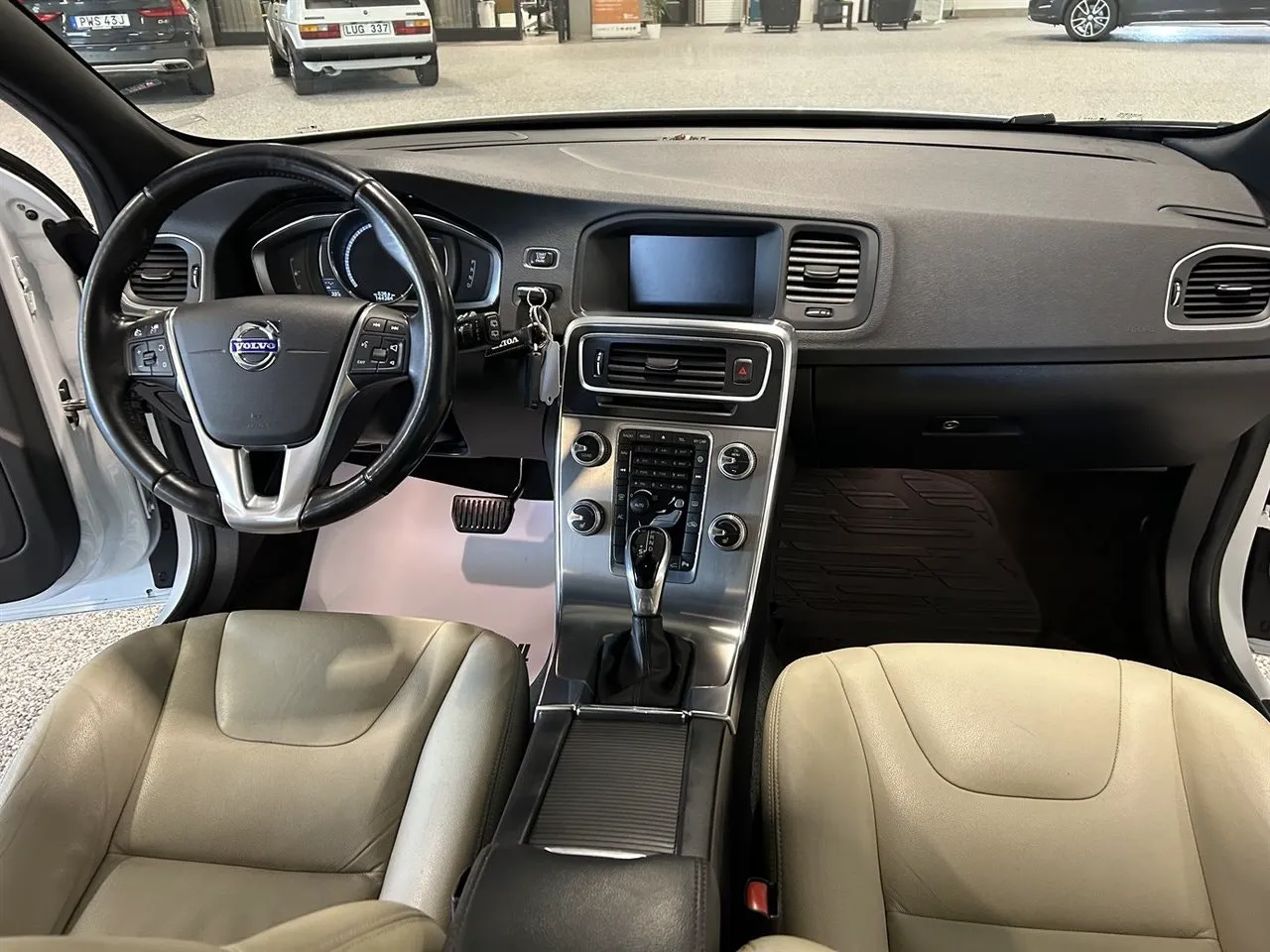 Vehicle image 18