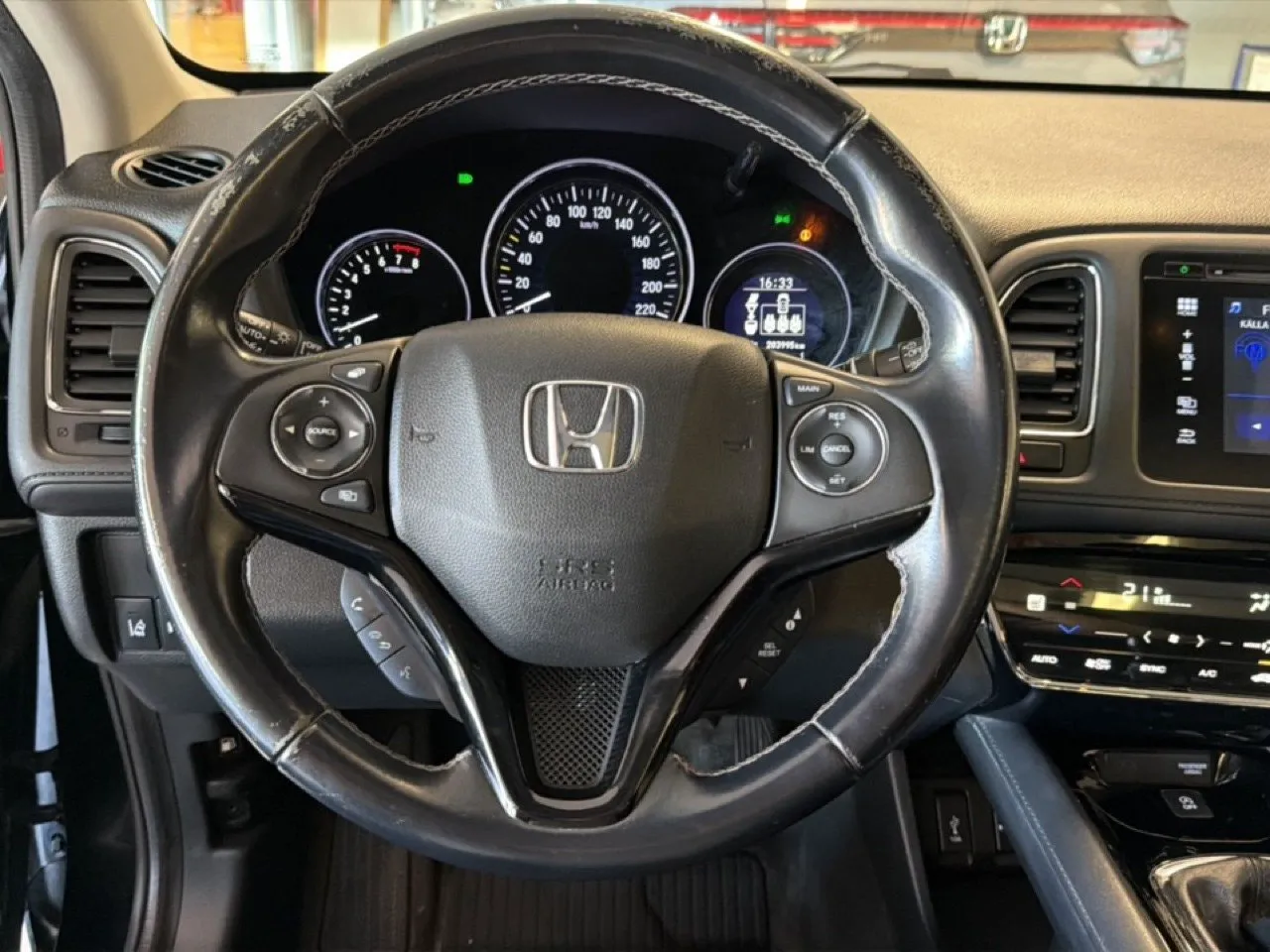 Vehicle image 14