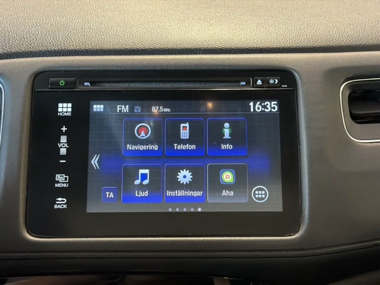 Vehicle image 16