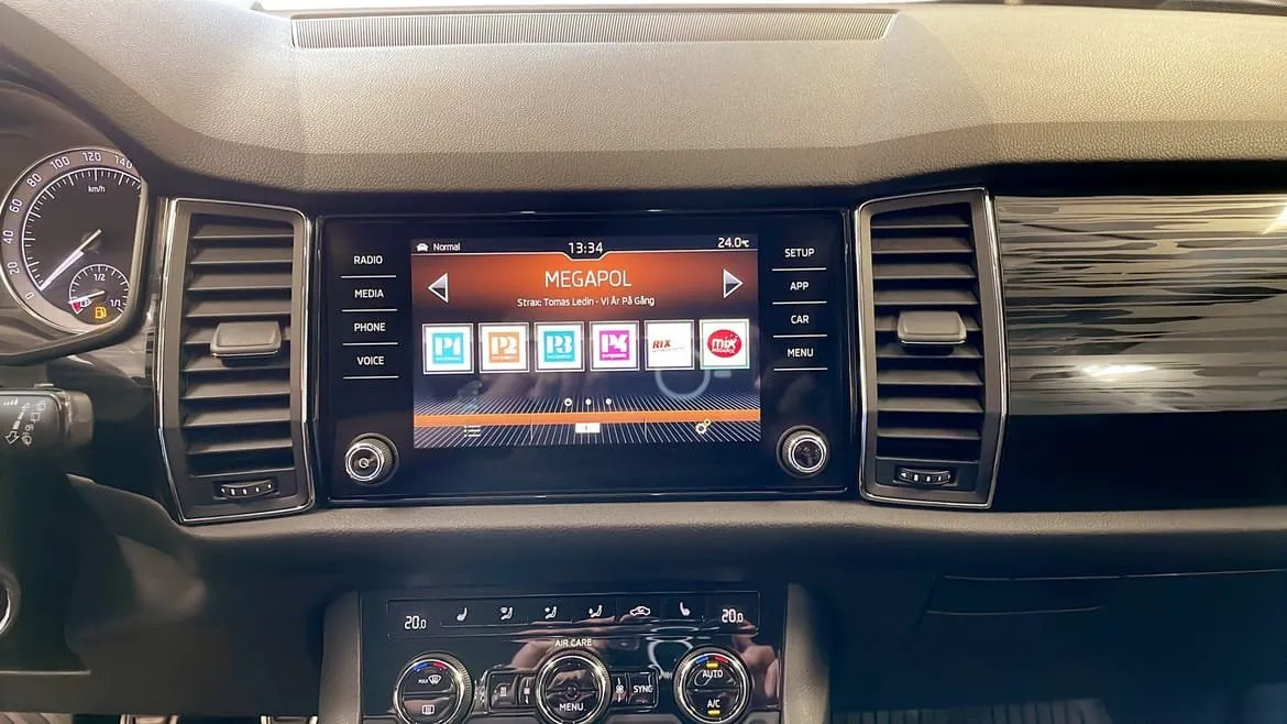 Vehicle image 8