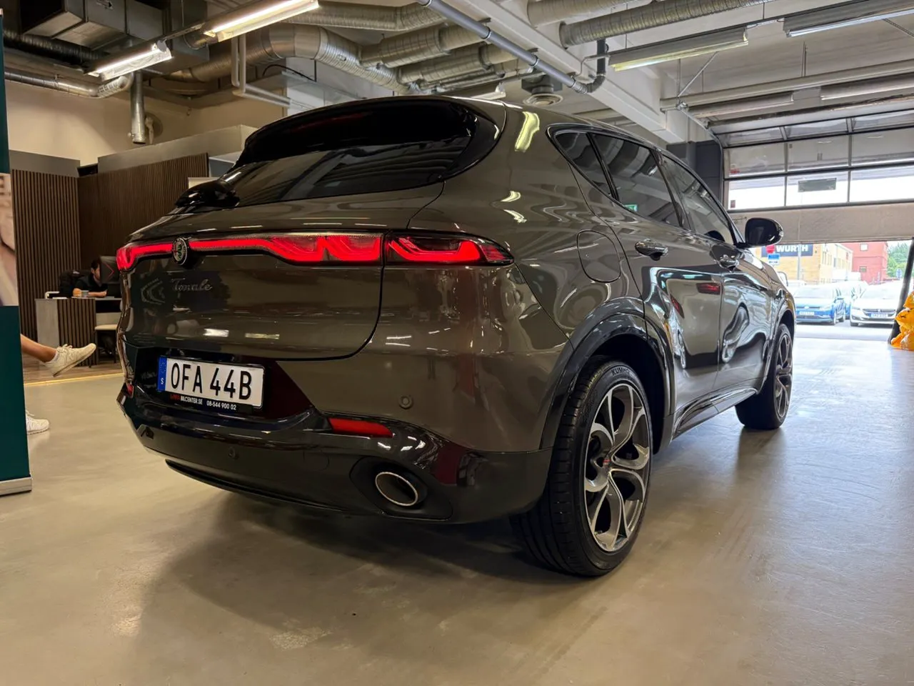 Vehicle image 5