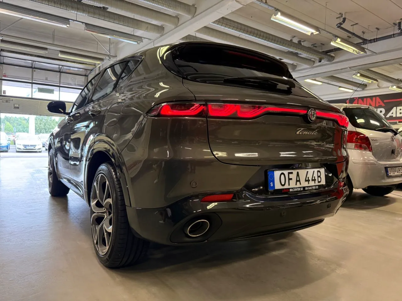 Vehicle image 7