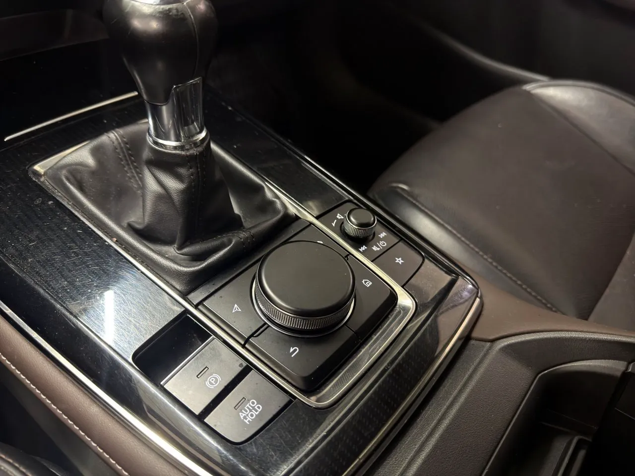 Vehicle image 25