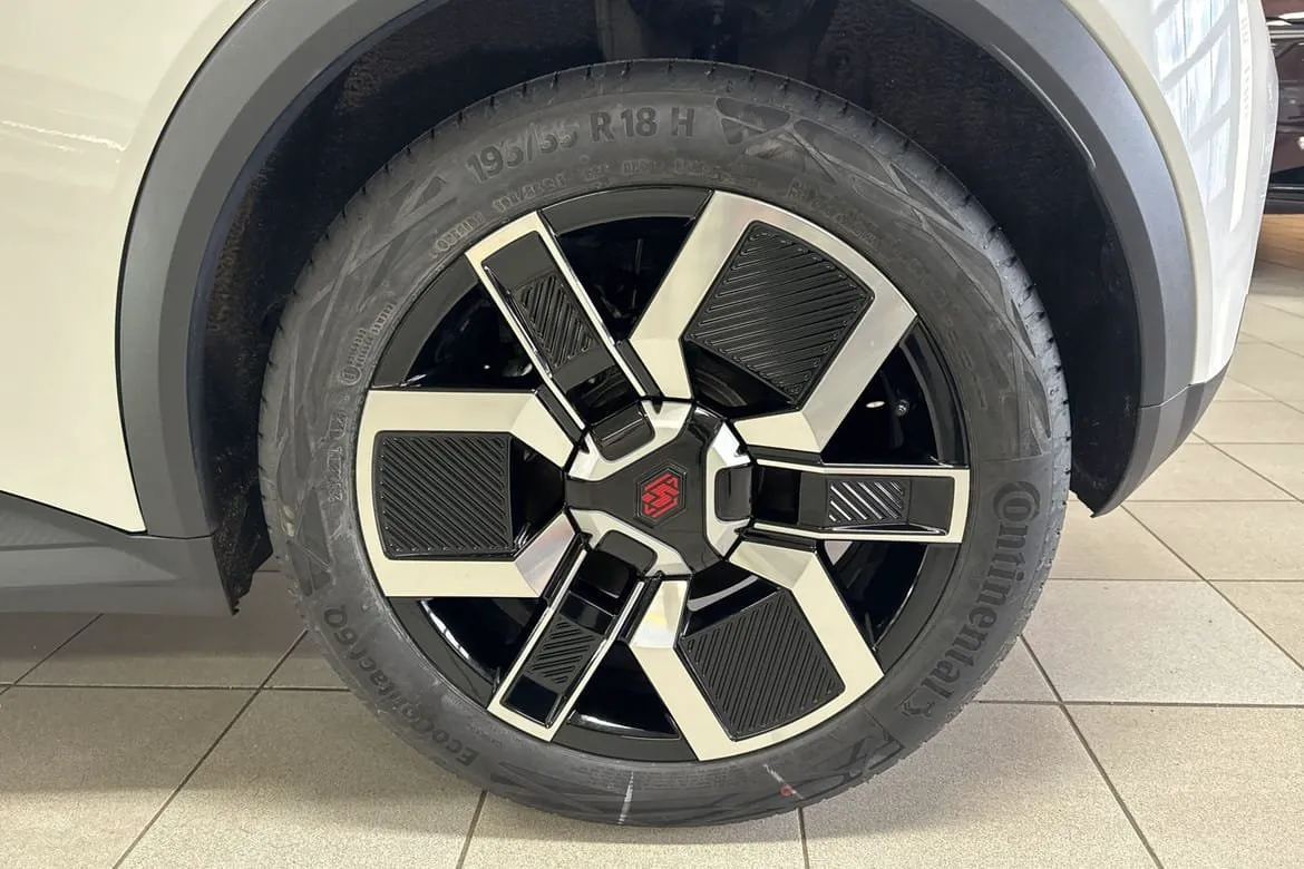 Vehicle image 13