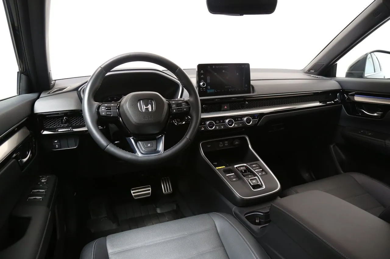 Vehicle image 16