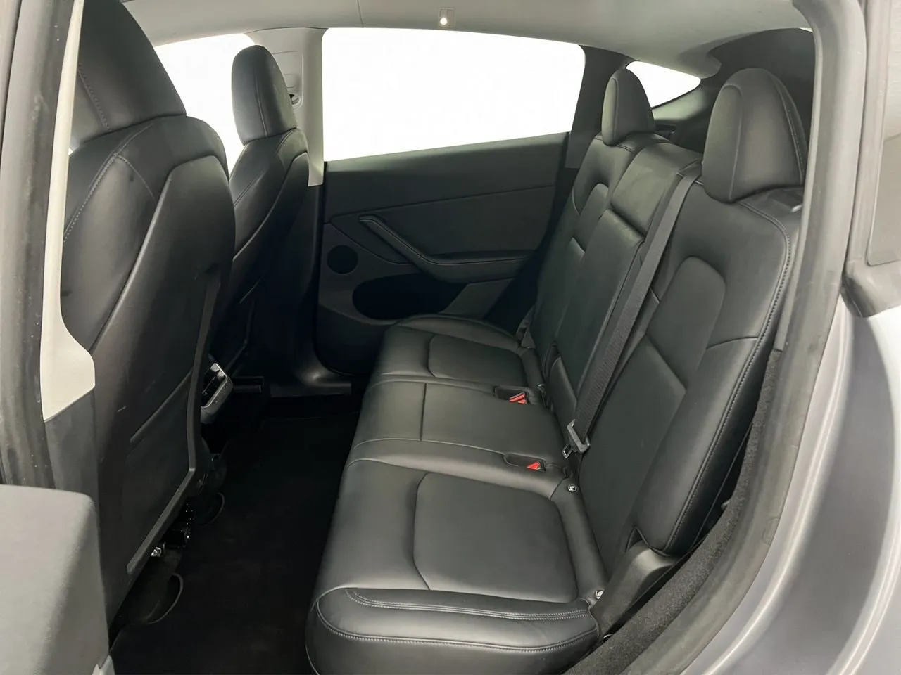 Tesla Model Y bild 28