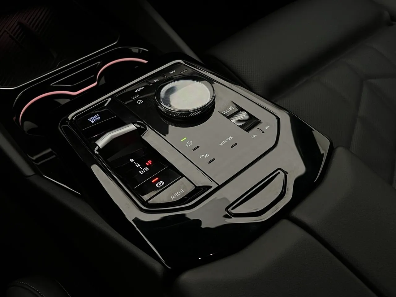 Vehicle image 28