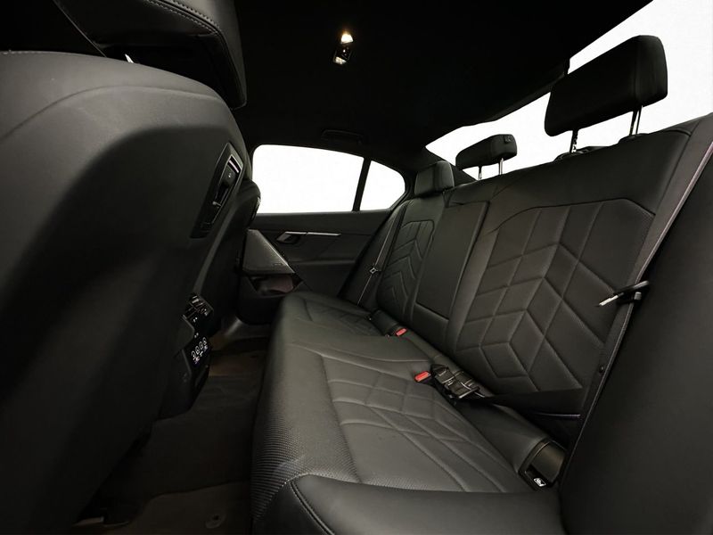 BMW i5 bild 32