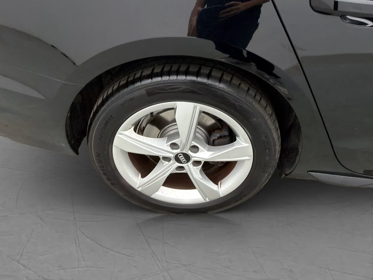 Vehicle image 32