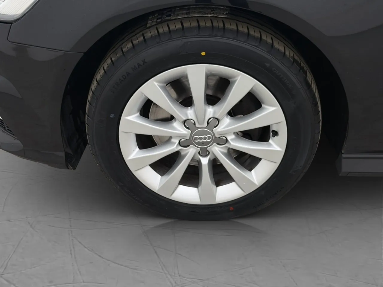 Vehicle image 25
