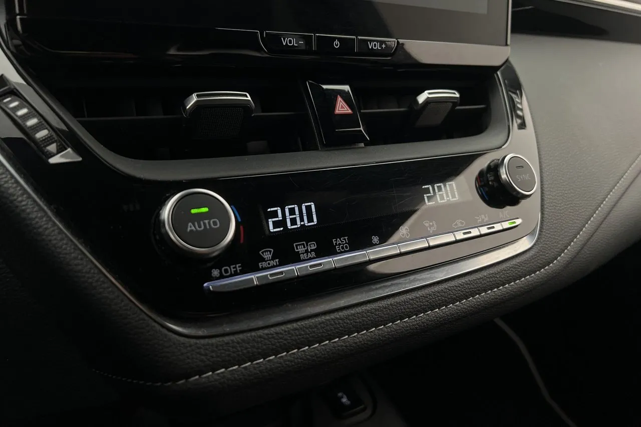 Vehicle image 18