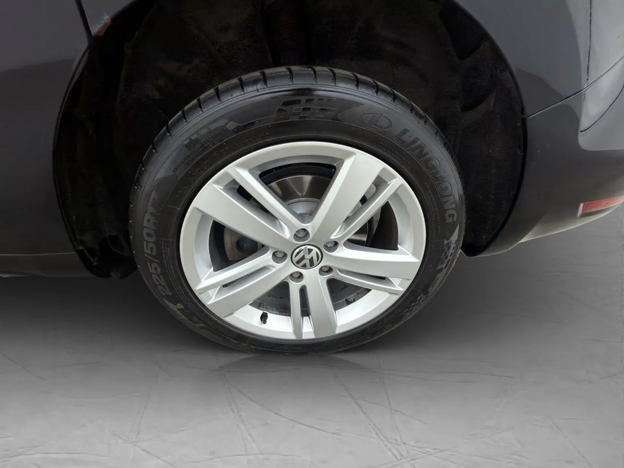 Vehicle image 32