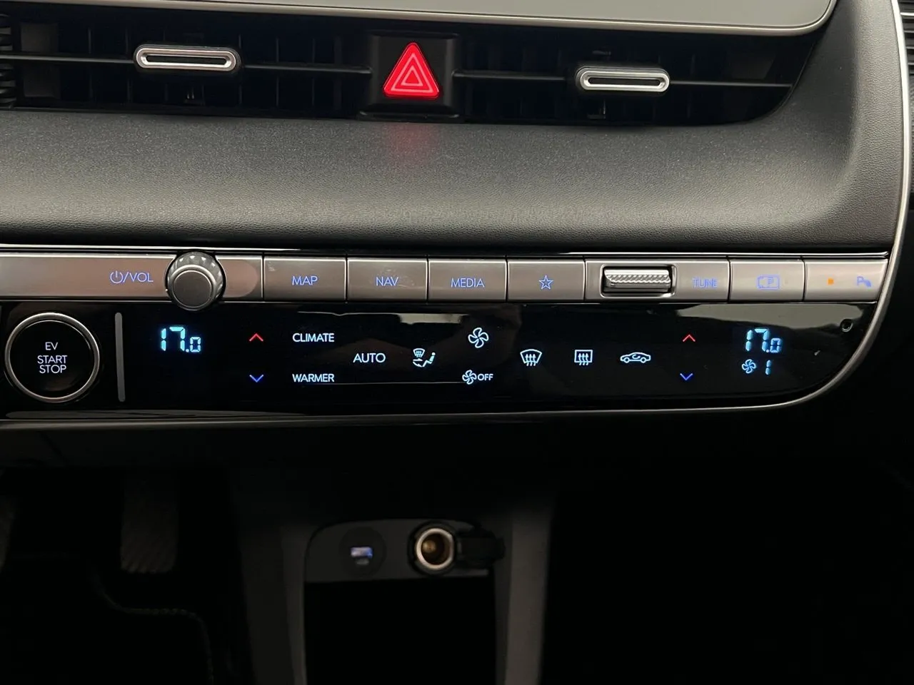 Vehicle image 24
