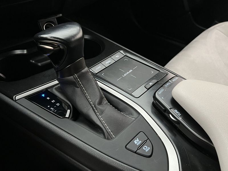 Lexus UX bild 23