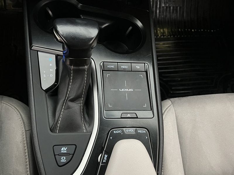 Lexus UX bild 24