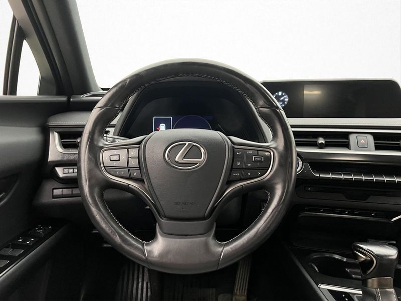 Lexus UX bild 13