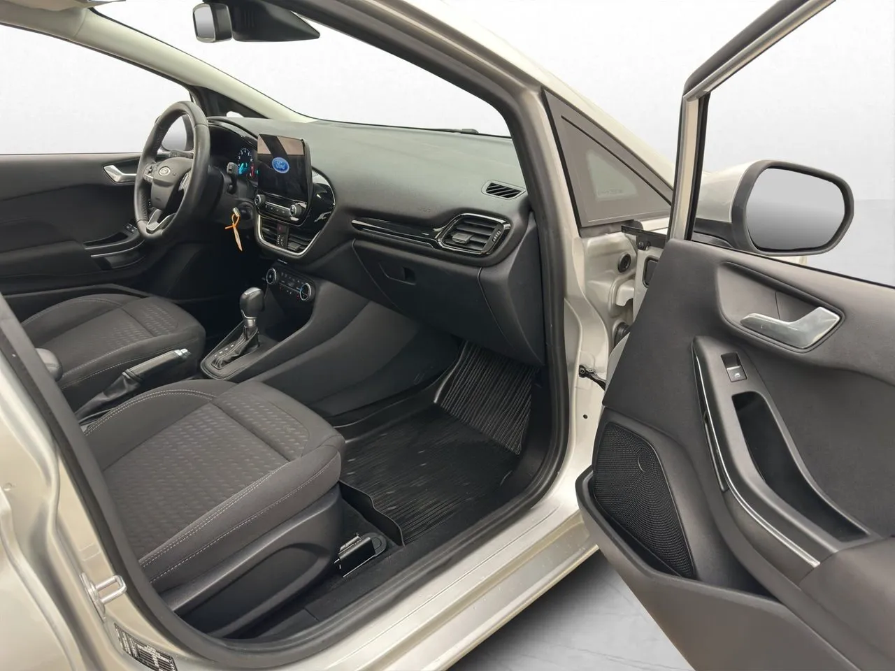 Vehicle image 18