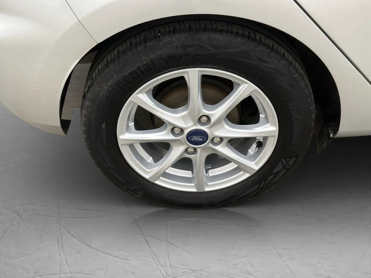 Vehicle image 21