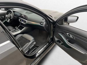 BMW 330 bild 9
