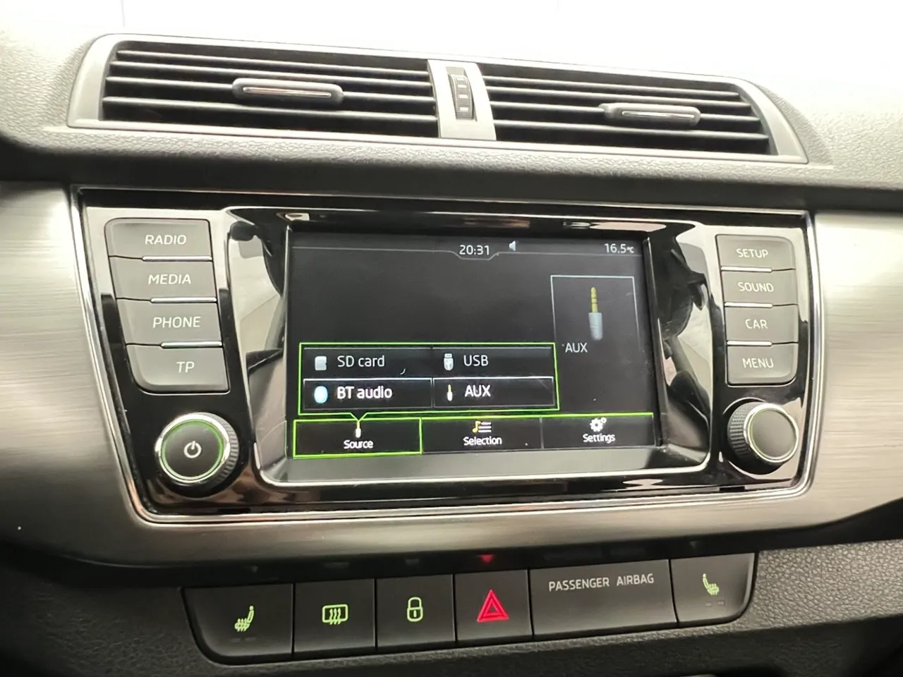Vehicle image 18