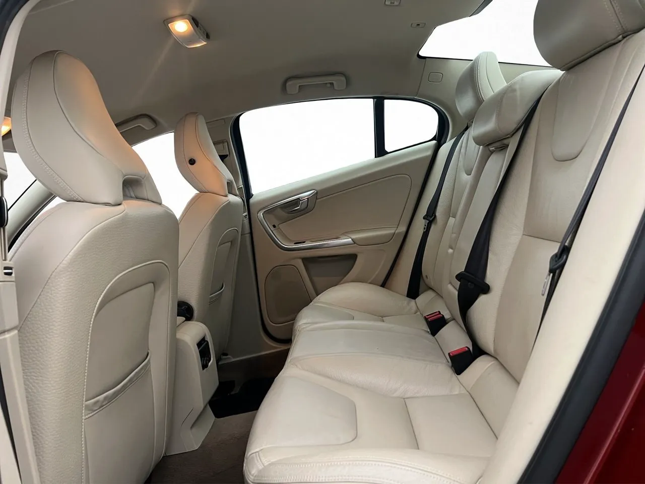 Vehicle image 25