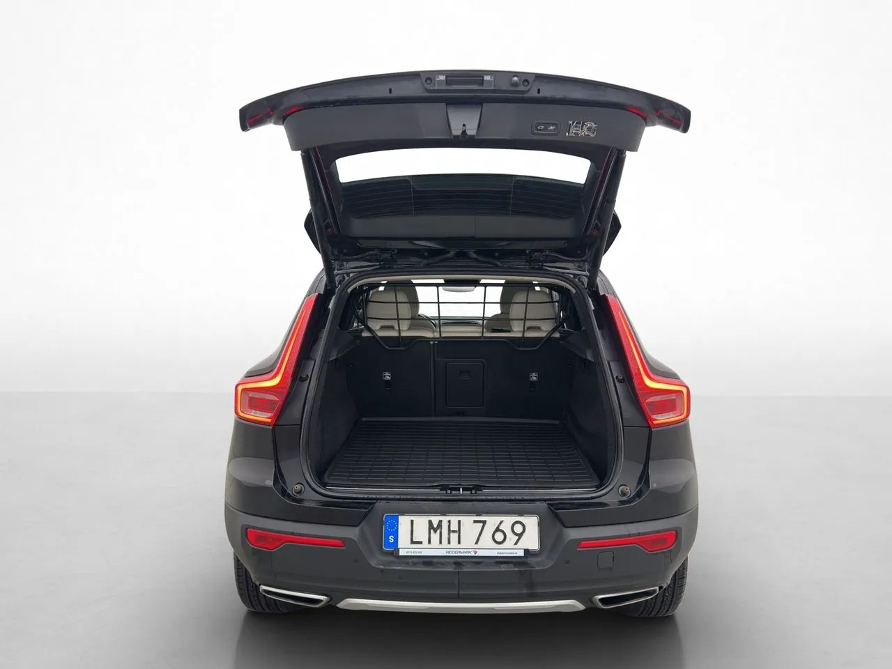 Vehicle image 32