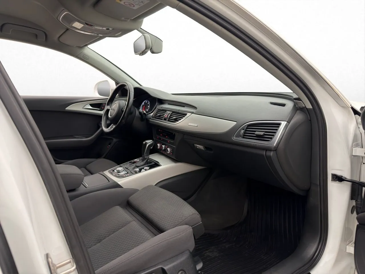 Vehicle image 25