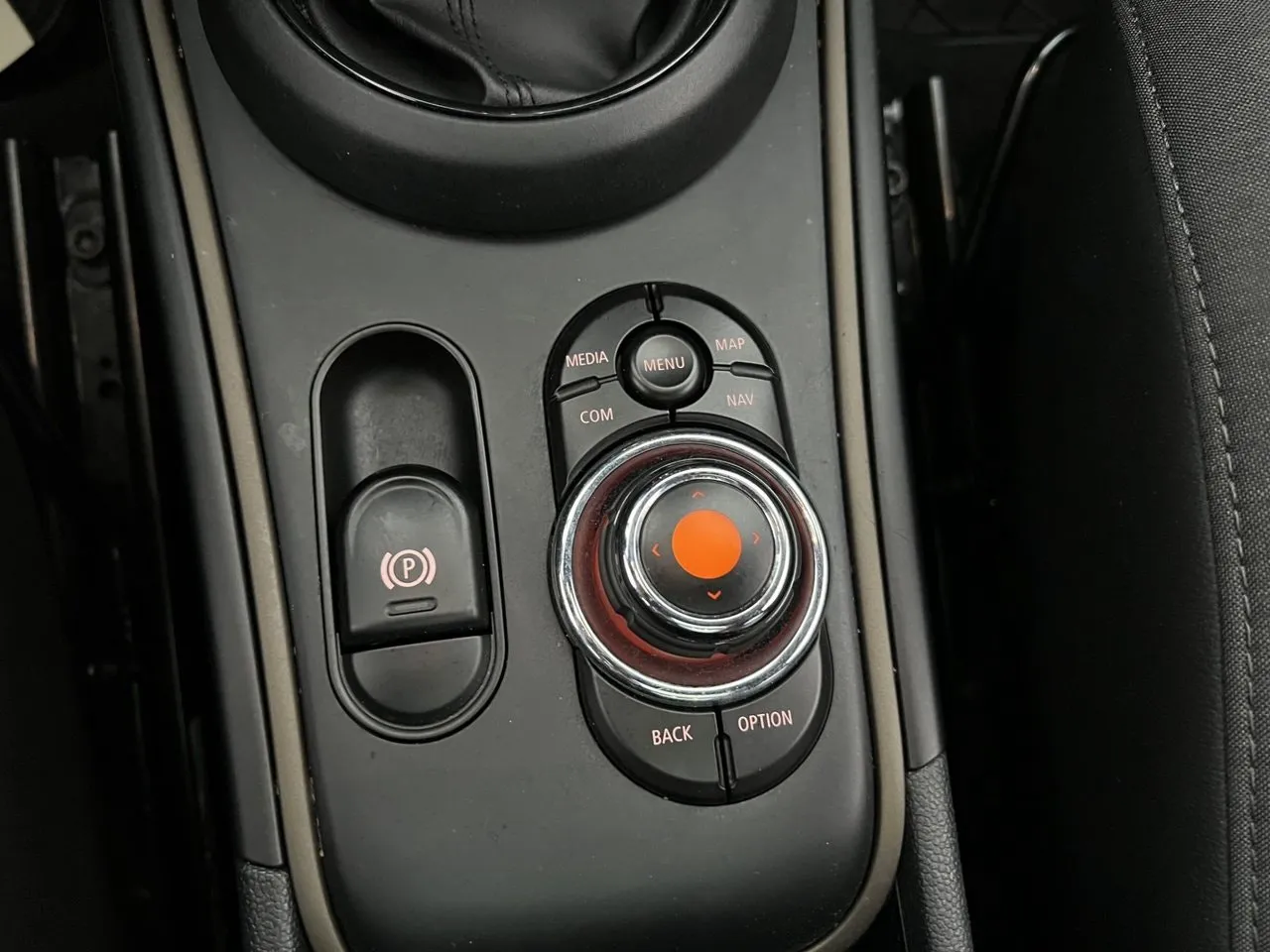 Vehicle image 26