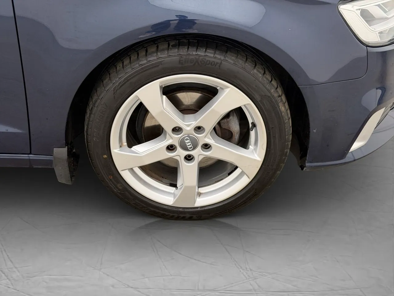 Vehicle image 25