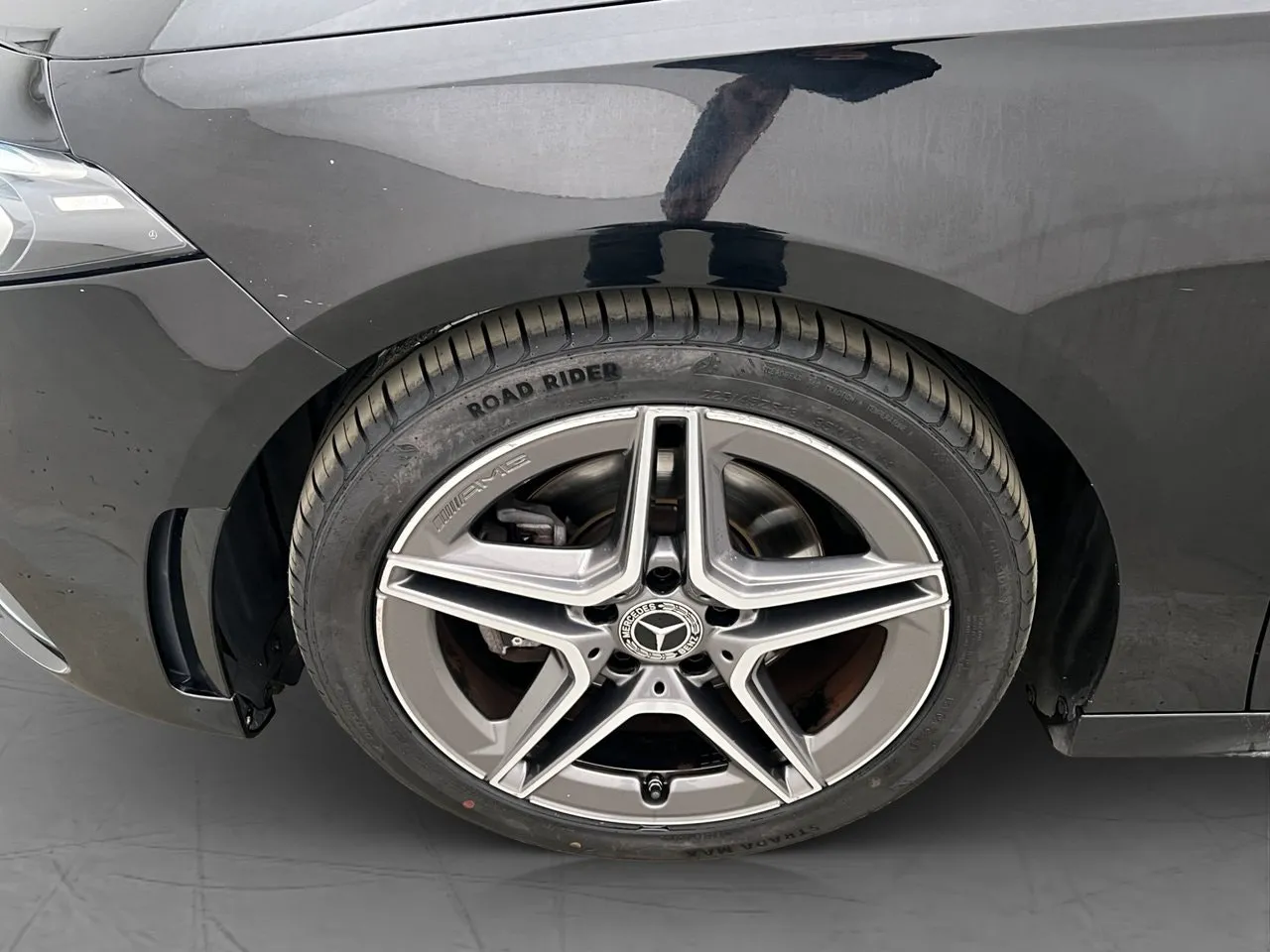 Vehicle image 32
