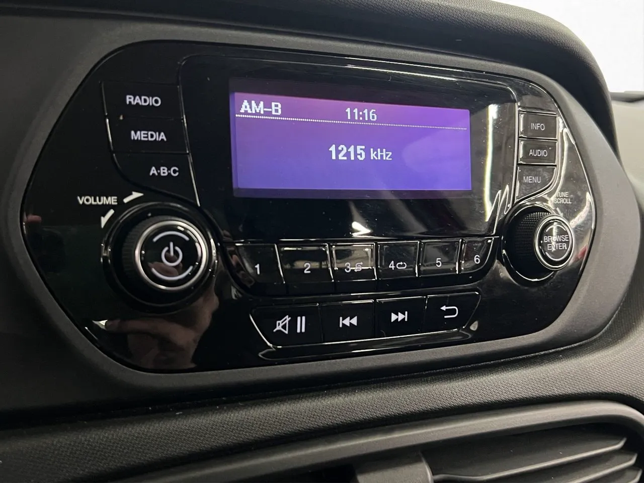 Vehicle image 17