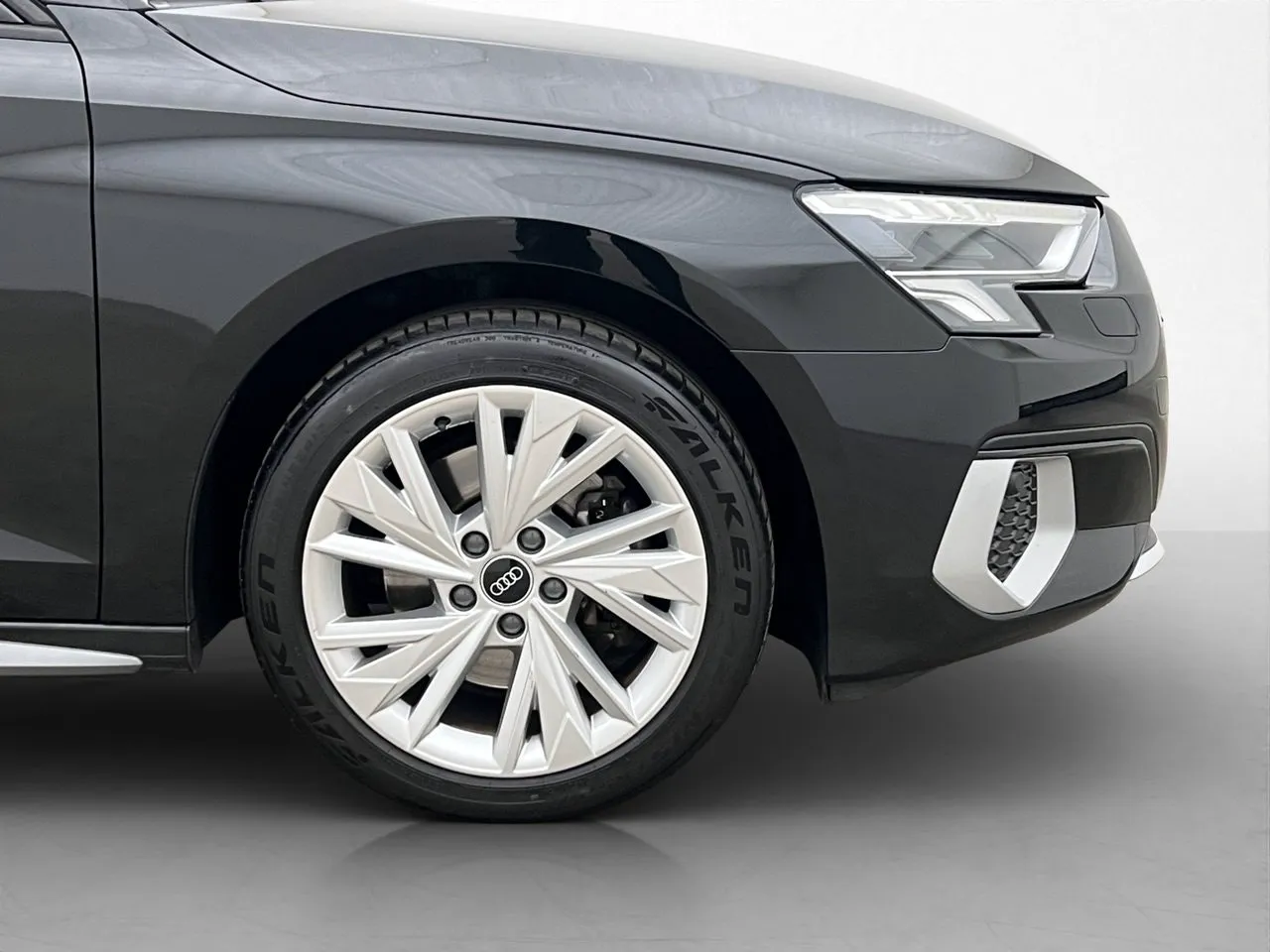 Vehicle image 30