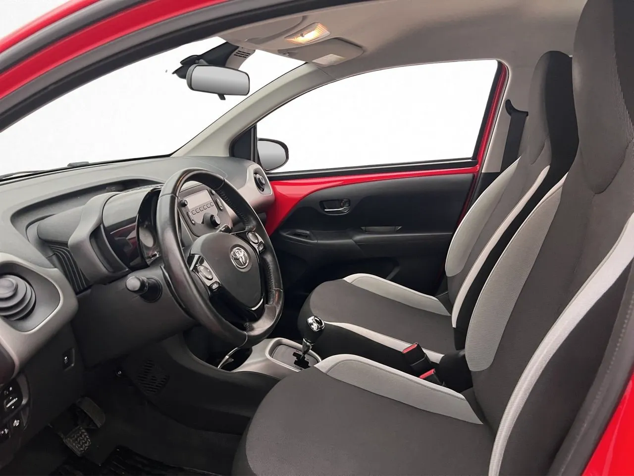Vehicle image 10