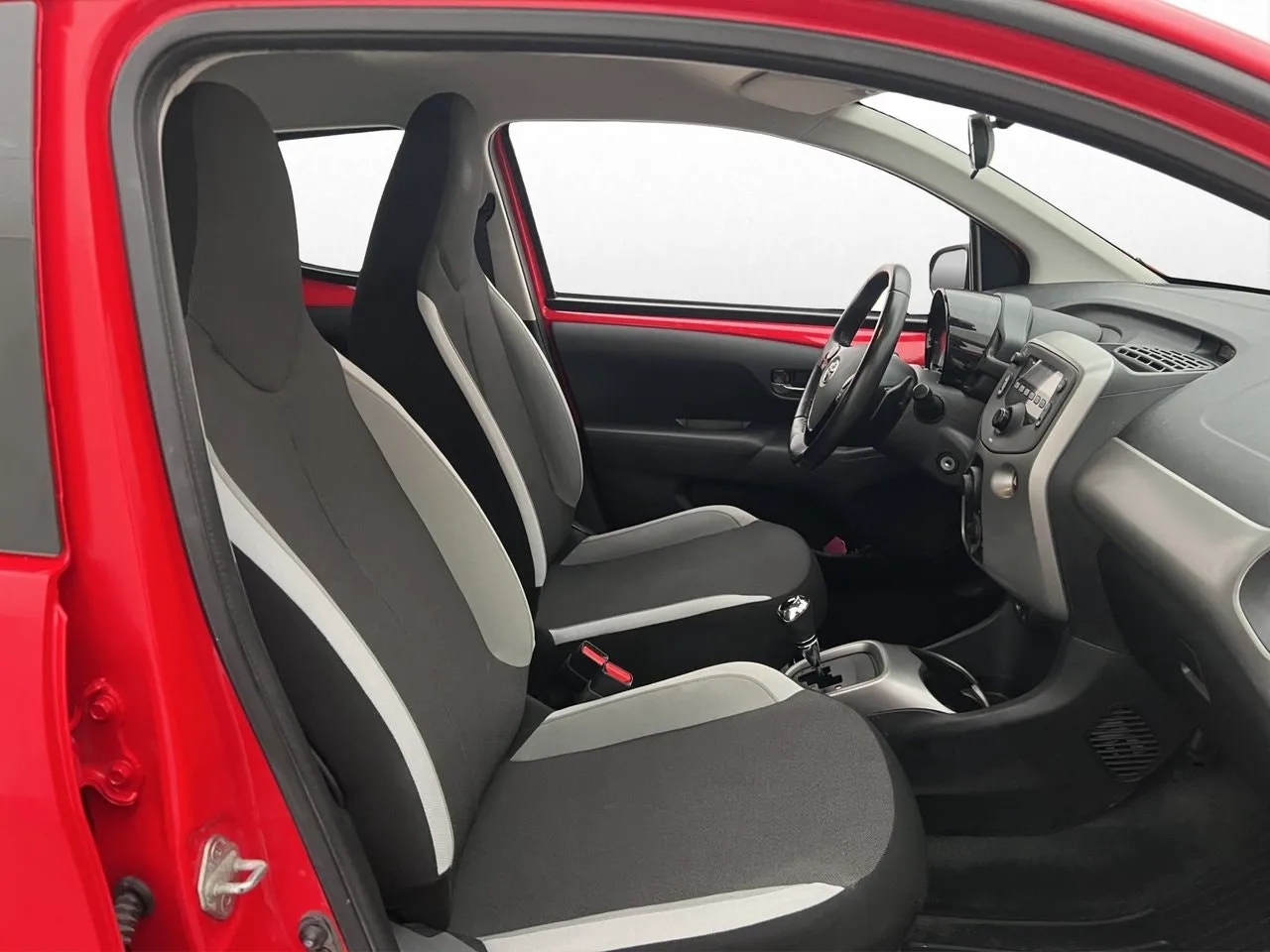 Vehicle image 19