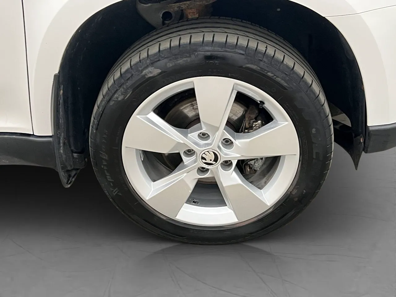 Vehicle image 25