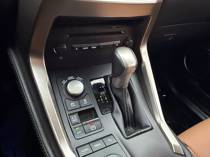 Lexus NX bild 26