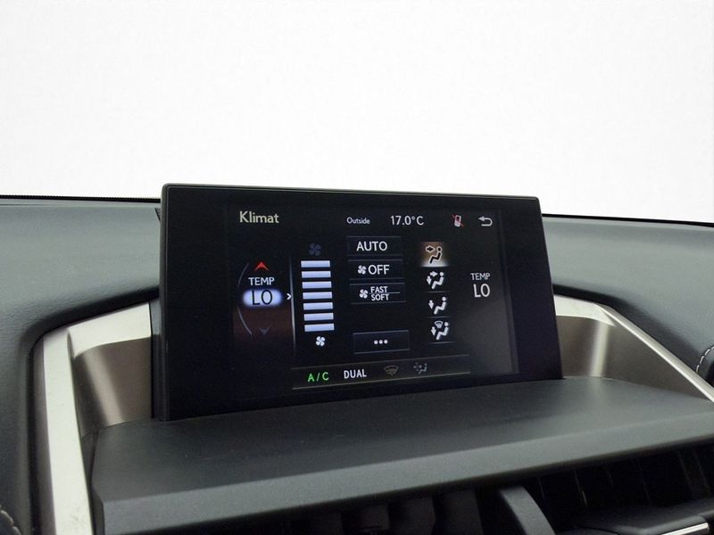 Lexus NX bild 23