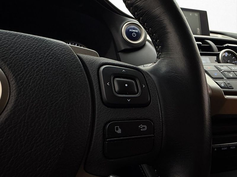 Lexus NX bild 18